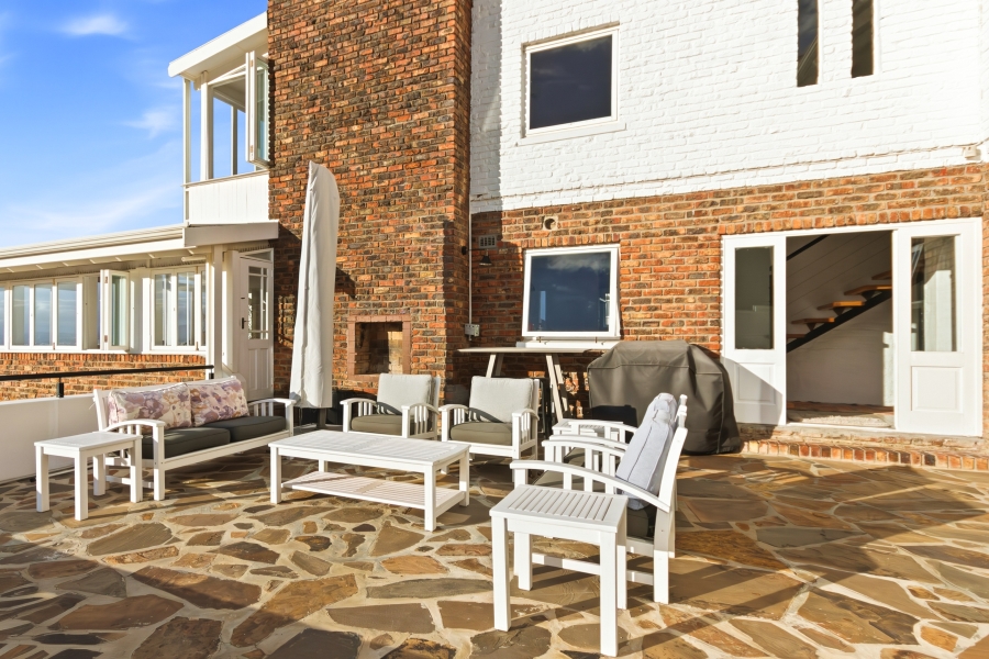 7 Bedroom Property for Sale in Mountainside Western Cape